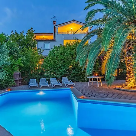 Stunning In With Swimming Pool