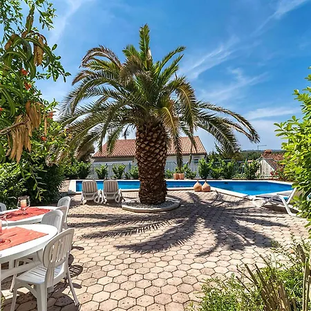 Stunning In With Swimming Pool 아파트 *