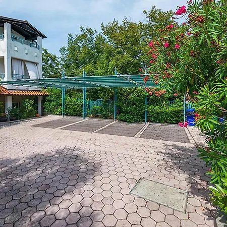Stunning In With Swimming Pool