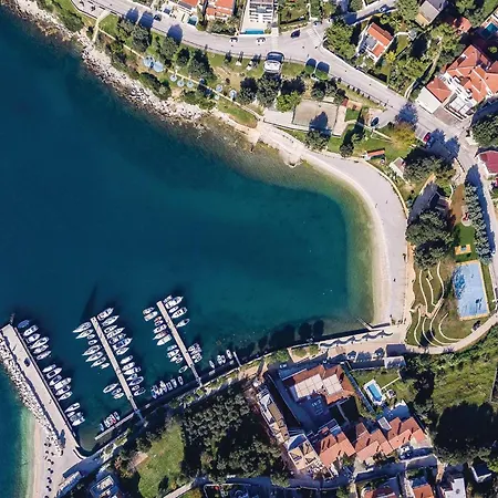 Stunning In With Swimming Pool Пула